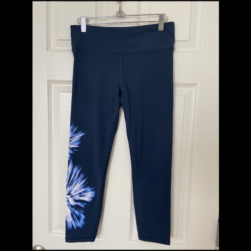 Navy blue leggings with cute design on side